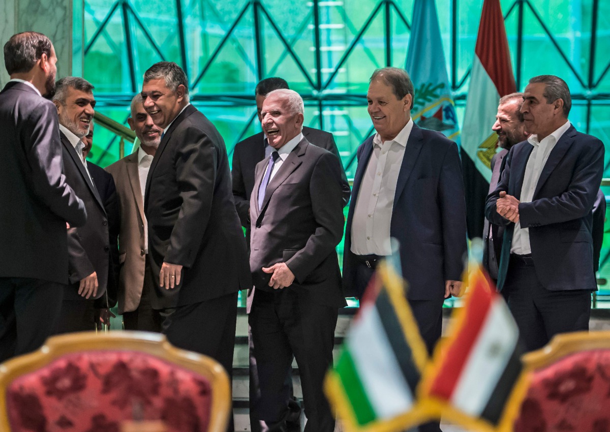 Egyptian Intelligence services head Khaled Fawzi laugh with Hamas leader Izzat al-Rishq and Hamas leader Yahya Sinwar in the presence of Azzam al-Ahmad and Rawhi Fattouh of Fatah (AFP / Khaled Desouki) 