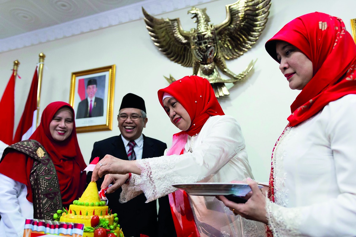 Andi Una Sidehabi, wife of the Ambassador, cutting a traditional rice cake along with Zaenur Rofid, Charge d’Affaires, to mark the country’s 73 years of independence at the Indonesian Chancery on Friday.