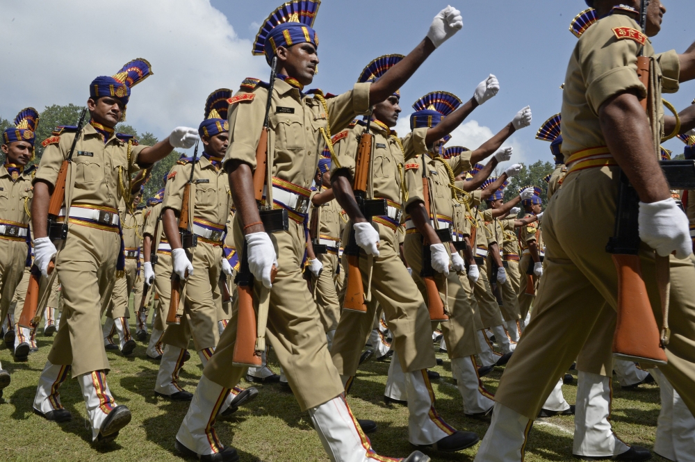 In this file photo taken on August 15, 2018 Indian Central Reserve Police Force (CRPF) troopers parade during celebrations marking India's 72nd Independence Day in Srinagar. / AFP / Tauseef MUSTAFA