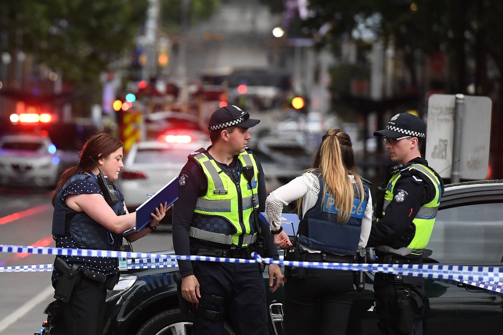 Police work at the crime scene following a stabbing incident in Melbourne on November 9, 2018.  / AFP / WILLIAM WEST