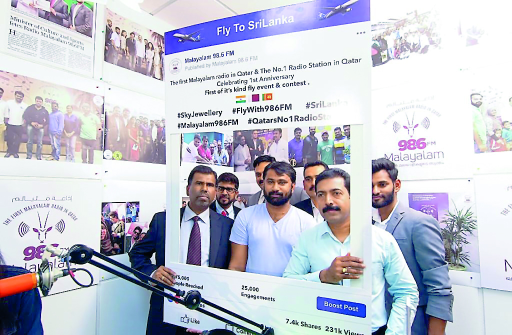 The winners of ‘Sky Jewellery Fly with Malayalam 98.6 FM’ contest with officials of Malayalam 98.6 FM Radio and Sky Jewellery. 