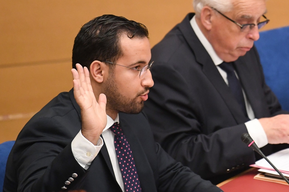 In this file photo taken on September 19, 2018 Former Elysee senior security officer Alexandre Benalla raises his hand as he takes the oath before a Senate committee in Paris.  AFP / Alain Jocard
 