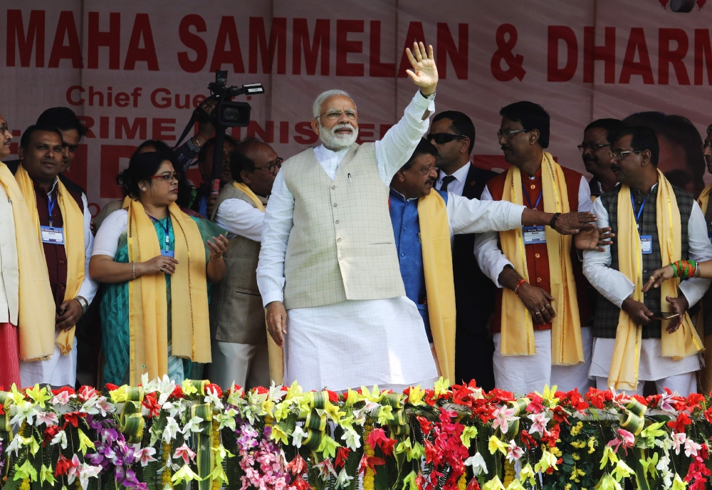 Indian Prime Minister Narendra Modi (C) waves during a public meeting at Thakurnagar area, some 75 km northeast of Kolkata, in the Indian state of West Bengal on February 2, 2019. / AFP 