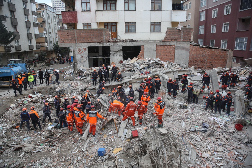 Search and rescue teams continue rescue work at the site of a building collapse in Kartal district of Istanbul, Turkey on February 09, 2019. Arif Hüdaverdi Yaman - Anadolu 