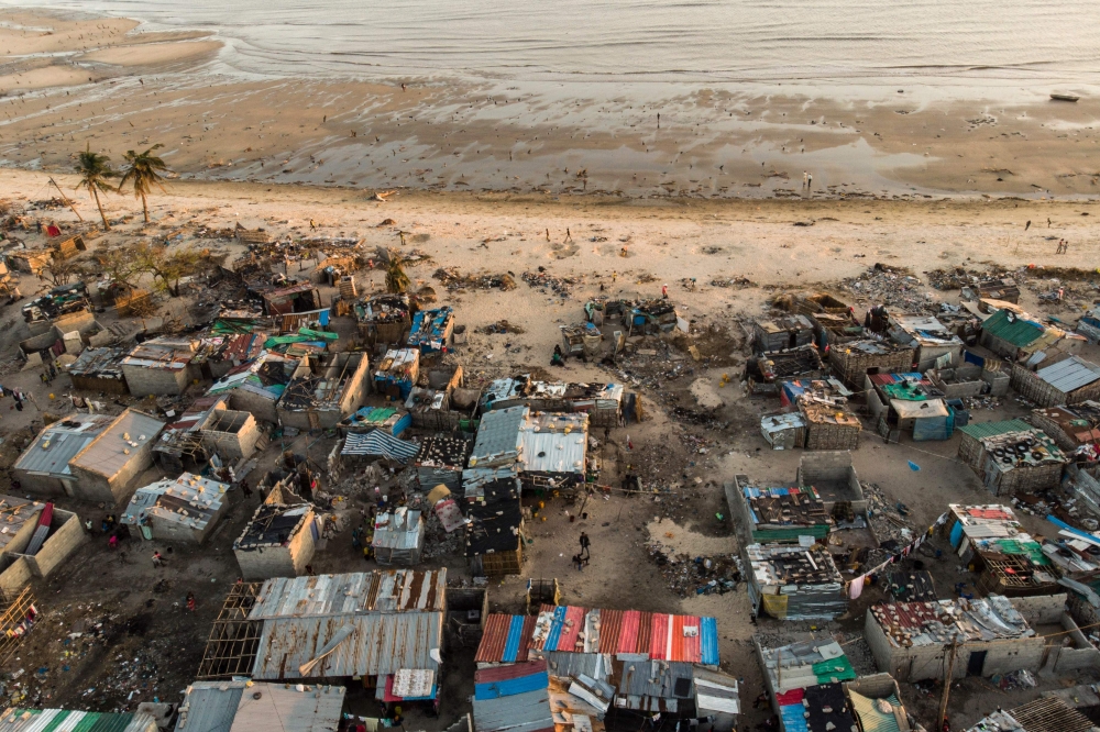 Destroyed  buildings which stood in the path of Cyclone Idai can be seen in this aerial photograph on April 01, 2019 over the Praia Nova neighbourhood in Beira. AFP / Guillem Sartorio
 