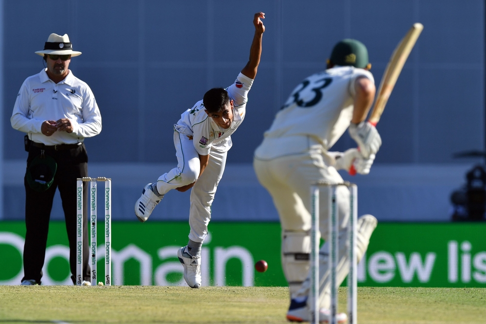 Pakistan's paceman Naseem Shah (C) bowls to Australia's batsman Marnus Labuschagne (R) on day two of the first Test cricket match between Pakistan and Australia at the Gabba in Brisbane on November 22, 2019. -- 
/ AFP / AFP / Saeed KHAN /
