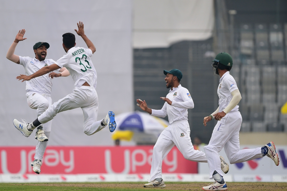 Bangladesh's Nayeem Hasan (2R) celebrates with teammates Ebadot Hossain (L) after the dismissal of the Zimbabwe's Donald Tiripano during the third day of a Test cricket match between Bangladesh and Zimbabwe at the Sher-e-Bangla National Cricket Stadium in