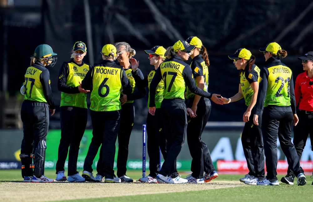 Australia's players celebrates defeating New Zealand in their Twenty20 women's World Cup cricket match in Melbourne on March 2, 2020. AFP / William West 