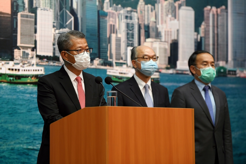 Hong Kong Financial Secretary Paul Chan (L), wearing a face mask following the coronavirus disease (COVID-19) outbreak, attends a news conference on the bailout of Cathay Pacific in Hong Kong, China June 9, 2020. REUTERS/Laurel Chor