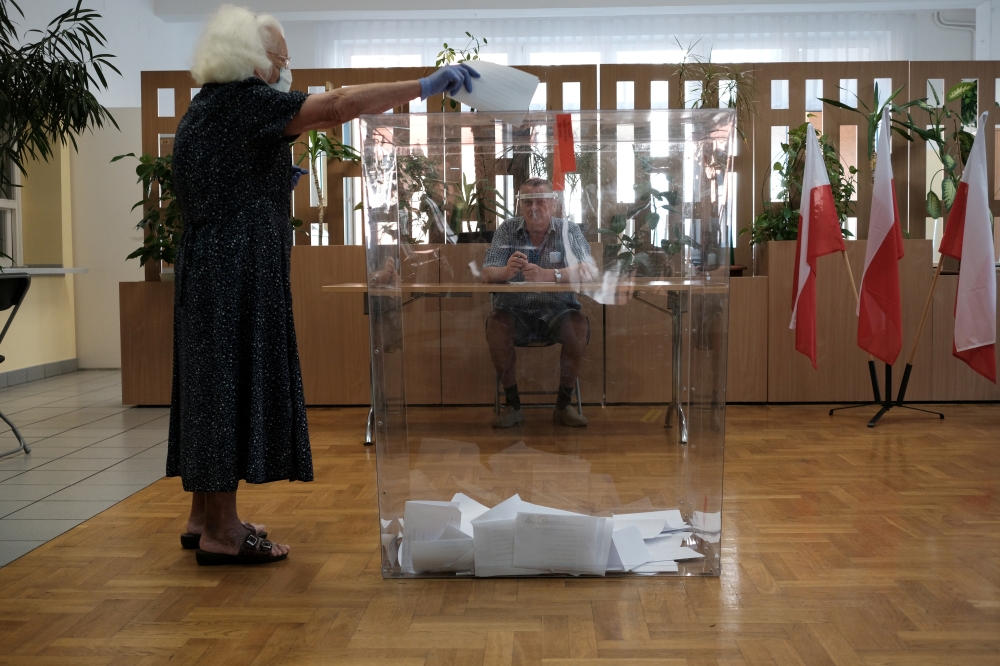 A woman casts her ballot at a polling station during the presidential election in Warsaw, Poland, June 28, 2020. Slawomir Kaminski/Agencja Gazeta