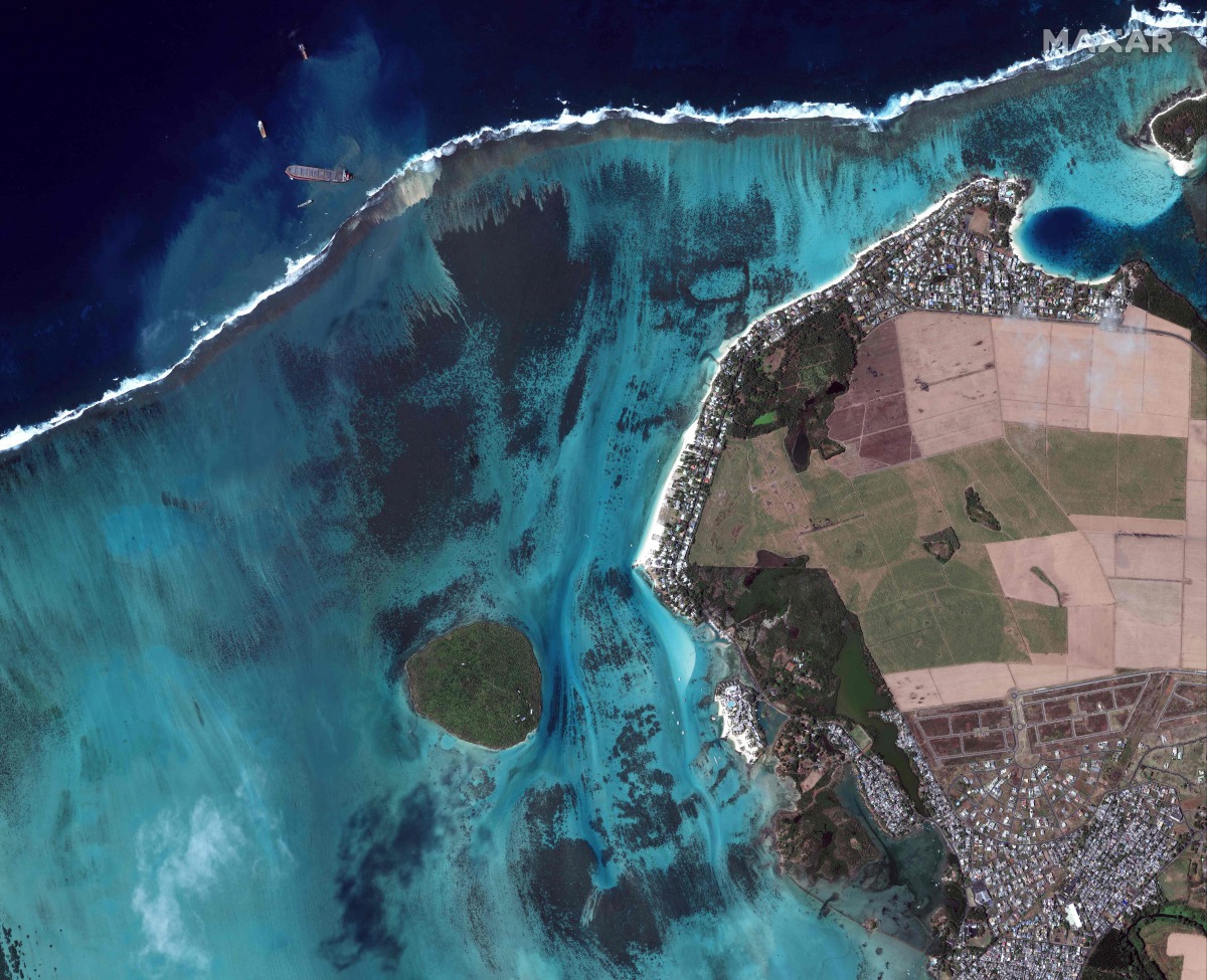 TOPSHOT - This August 12, 2020, handout satellite image obtained courtesy of Maxar Technologies shows an overview of the MV Wahashio shipwreck off the coast of Mauritius. AFP PHOTO / Satellite image ©2020 Maxar Technologies 