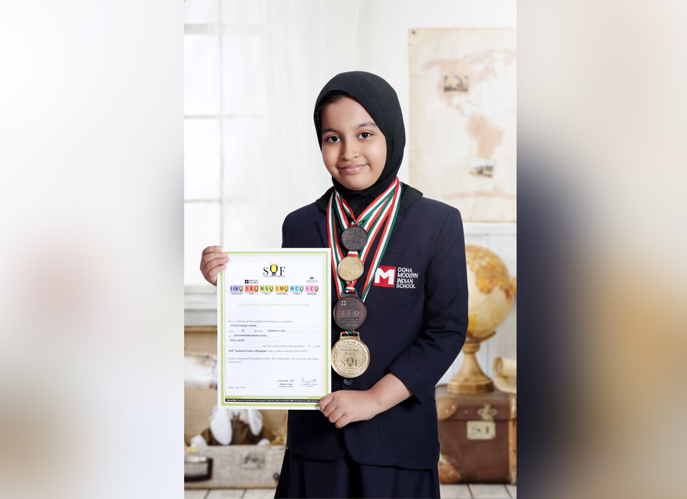 Ayesha Shakeel Shaikh posing with her certificate.