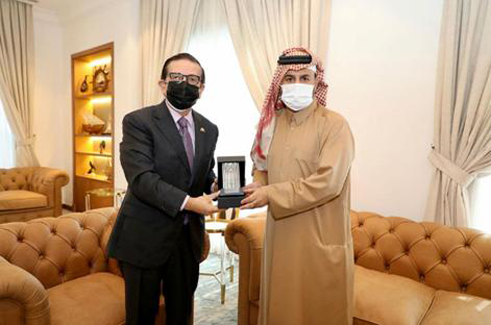 Ambassador of Ecuador to Qatar, Pascual Del Cioppo, and General Manager of Cultural Village Foundation — Katara, Prof. Khalid bin Ibrahim Al Sulaiti during the meeting. 