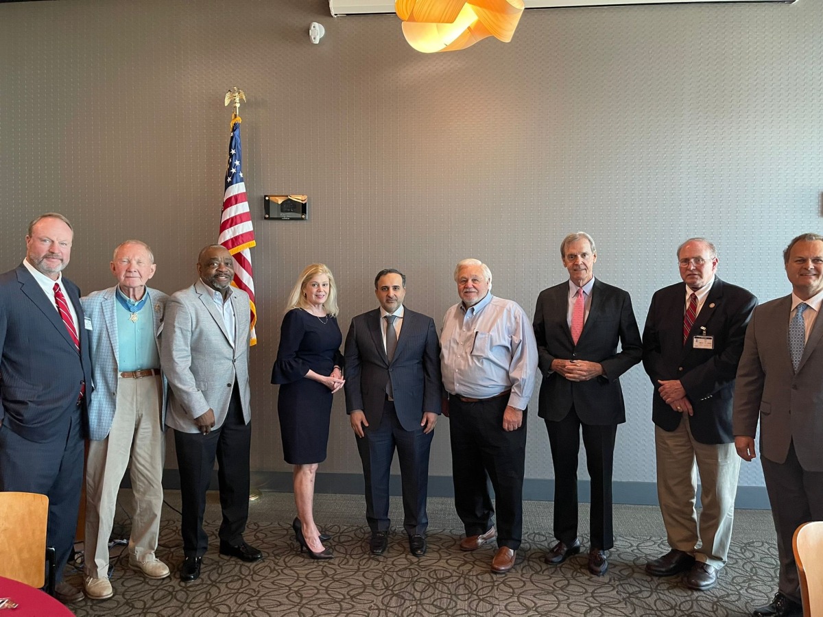 Minister of Municipality H E Abdullah bin Abdulaziz bin Turki Al Subaie (centre), at a reception hosted by the American Chamber of Commerce and US-Qatar Business Council in his honour. 