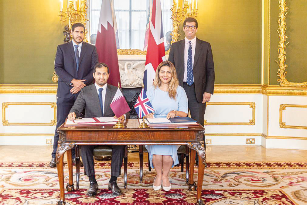 Minister of Commerce and Industry H E Sheikh Mohammed bin Hamad bin Qassim Al Thani and H E Ranil Jayawardena, Minister for International Trade in the United Kingdom witnessing the signing of the minutes of the third session of the Qatar-UK Joint Economic & Trade Committee, in London yesterday.
