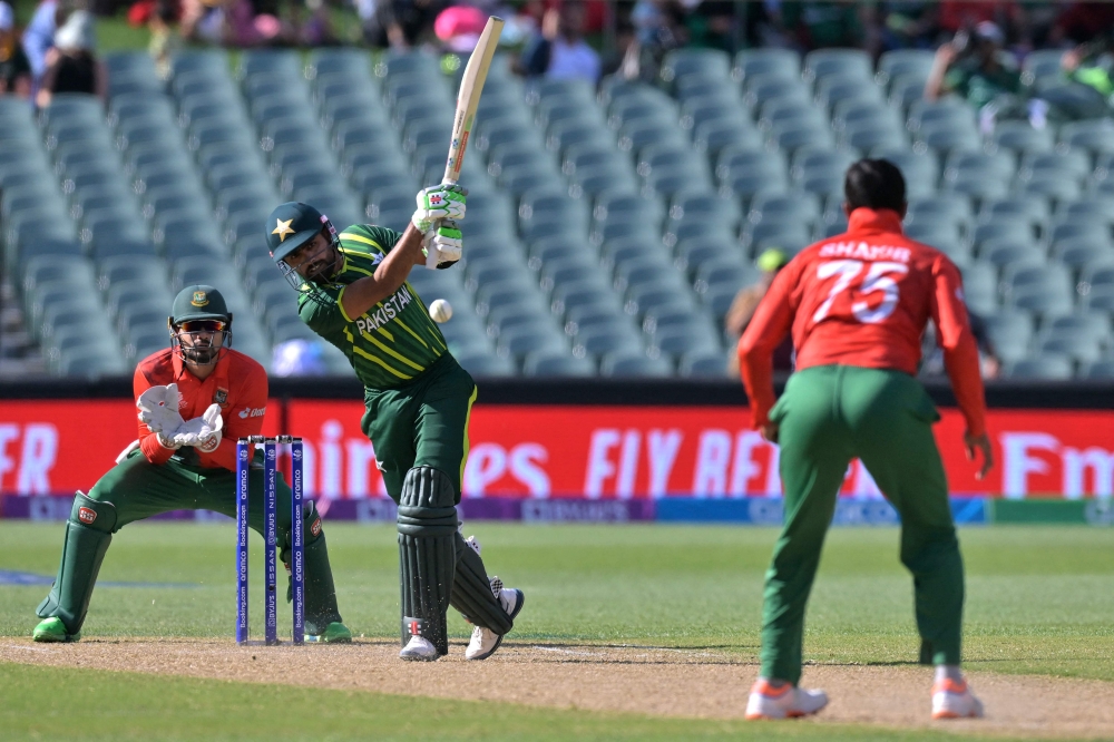 Pakistan's Babar Azam plays a shot back to the bowler Bangladesh's Shakib Al Hasan at Adelaide Oval on November 6, 2022 in Adelaide. Photo by Brenton Edwards / AFP