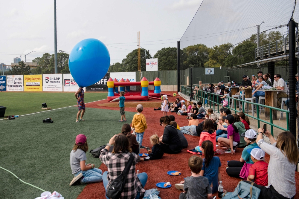 Performer Spandy Andy entertains families of evacuees from the Northwest Territories at the REMAX Field in Edmonton, Alberta, Canada, on August 21, 2023. (Photo by Andrej Ivanov / AFP)