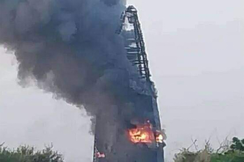 This picture taken on September 17, 2023 shows a raging fire at the Greater Nile Petroleum Oil Company Tower in Khartoum. Battles between the regular army and the paramilitary Rapid Support Forces, which intensified on September 17, had set fire to several key buildings in the centre of Sudan's capital. (Photo by AFP)
