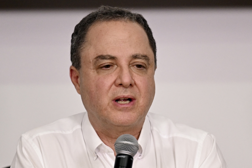 Cardiologist Roberto Kalil Filho, personal physician to President Luiz Inacio Lula da Silva, speaks during a press conference in Brasilia, on September 29, 2023. (Photo by EVARISTO SA / AFP)
