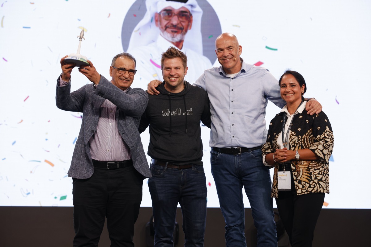 Pearl GTL officials with the Digital Asset of the year award at the annual Shell.ai Awards.