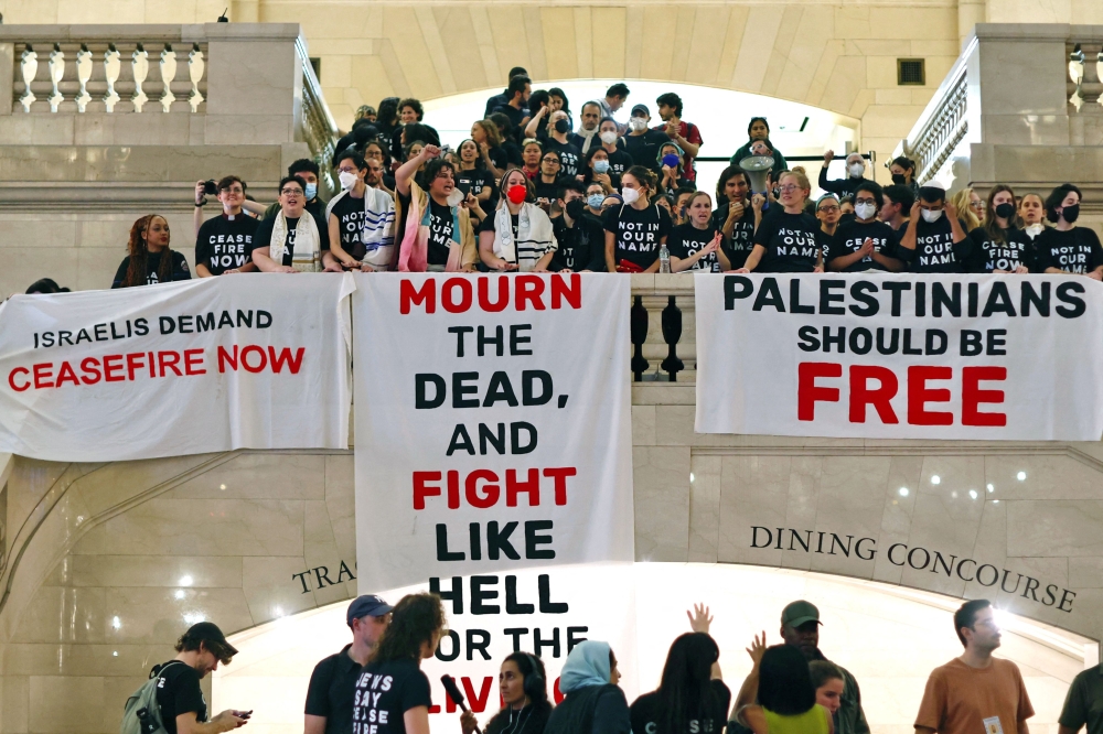 People demonstrate calling for a cease-fire amid war between Israel and Hamas, at Grand Central Station in New York City on October 27, 2023. (Photo by Kena Betancur / AFP)