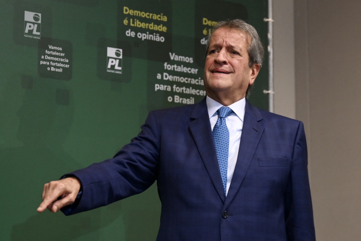 The president of the ruling Liberal Party, Valdemar Costa Neto, gestures during a press conference in Brasilia on November 22, 2022.  (Photo by EVARISTO SA / AFP)
