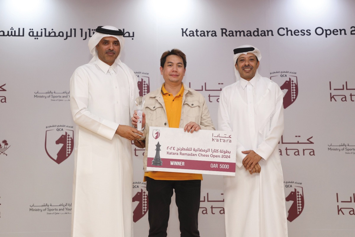 Katara officials handing over the award to one of the winners.