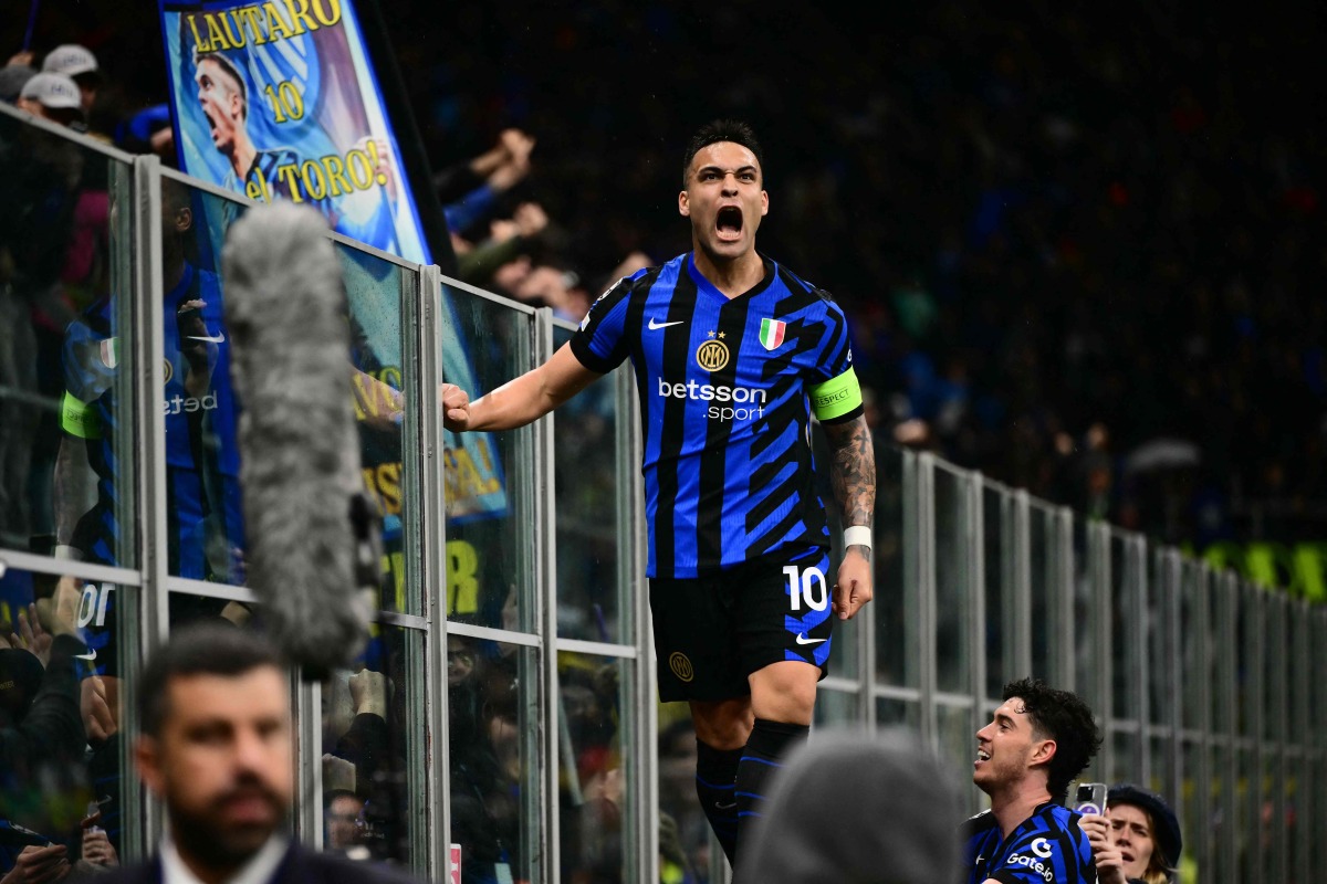 Inter Milan's Argentine forward #10 Lautaro Martinez celebrates scoring his team's first goal during the UEFA Champions League quarter final second leg football match between Inter Milan and Bayern Munich at the San Siro stadium in Milan on April 16, 2025. (Photo by Marco BERTORELLO / AFP)
