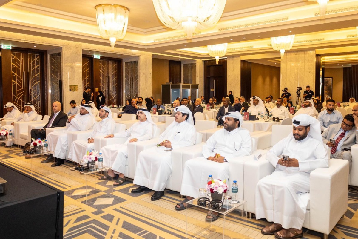  Officials and participants during the workshop.
