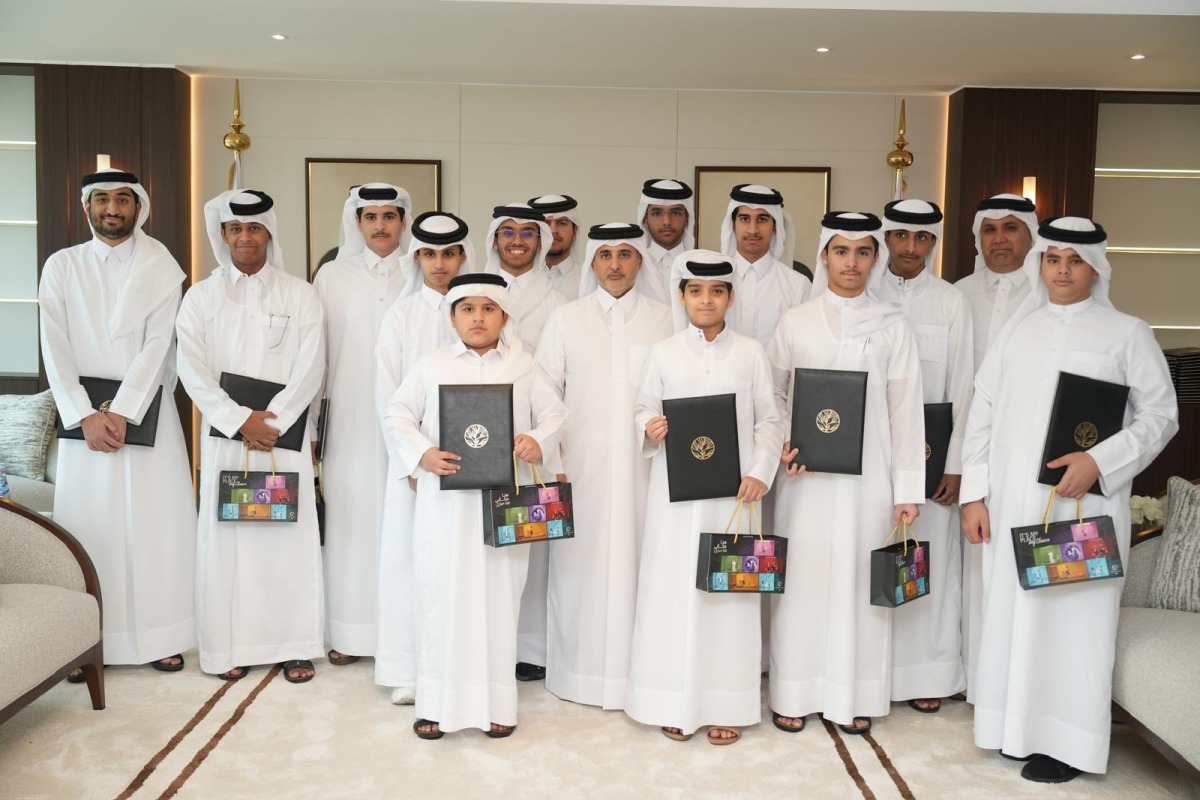 Minister of Environment and Climate Change H E Dr. Abdullah bin Abdulaziz bin Turki Al Subaie with students on the occasion.