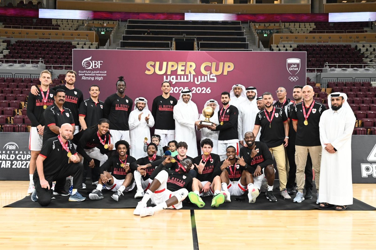 QBF President Mohammed bin Saad Al-Mughaiseeb presents the  Qatar Super Cup trophy to Al Rayyan captain.