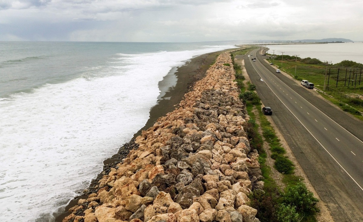 Storm surge crashes into the seawall that protects Palisadoes Strip, the route to Norman Manley International Airport, before the arrival of Hurricane Melissa, in Kingston, Jamaica, on October 25, 2025. Photo by Ricardo Makyn / AFP