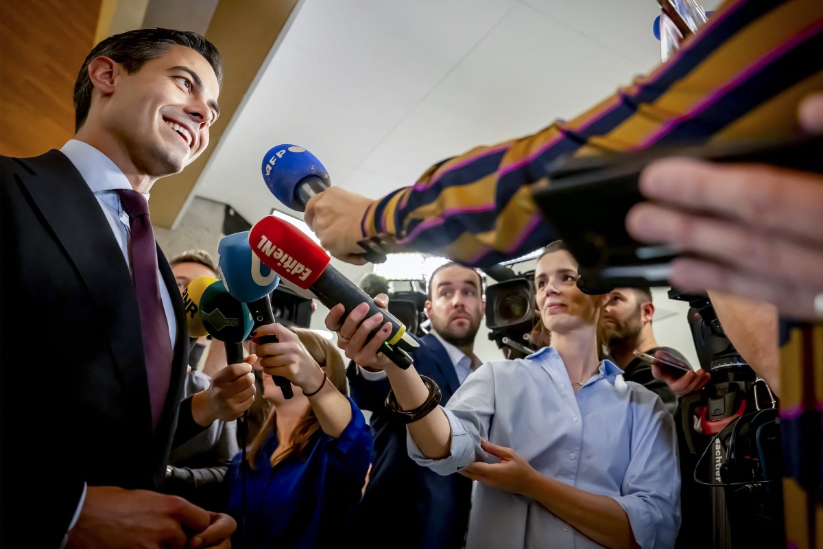 Leader of D66 (Democrats 66) Rob Jetten (L) speaks to journalists in The Hague on Ocotber 31, 2025, after the D66 party won the the Dutch parliamentary elections. (Photo by Robin Utrecht / ANP / AFP)