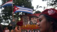 Supporters of Paraguay's Communist Party gather in Asuncion to pay tribute to Cuban historic revolutionary leader Fidel Castro on November 26, 2016 a day after his death in Havana.  AFP / Norberto DUARTE
