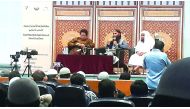 Members of Indonesian community at an Islamic lecture.