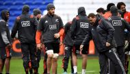 New Zealand's head coach Steve Hansen (R) speaks with lock Luke Romano during a training session on the eve of the friendly rugby union international match between France and New Zealand All Blacks on November 13, 2017 at the Groupama stadium in Decines-C