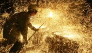 In this file photo taken on April 12, 2006 an iron and steel worker makes a test on a casting at Ascometal factory in Fos-sur-Mer, south-eastern France. (AFP / Boris Horvat) 