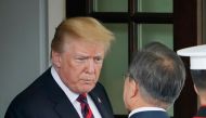 US President Donald Trump bids farewelll to South Korea's President Moon Jae-in (R) after meetings at the White House on May 22, 2018 in Washington, DC.  AFP / Mandel Ngan
