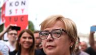 Polish Supreme Court Justice Malgorzata Gersdorf (C) attends a demonstration in support of Supreme Court judges in front of The Supreme Court in Warsaw on July 3, 2018. / AFP / Janek SKARZYNSKI 