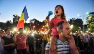 People take part in an anti government protest in front of the Government headquarters in Bucharest on August 12, 2018.  AFP / Daniel Mihailescu
 