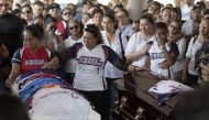 Relatives and friends of victims of an attack mourn during their funeral in Minatitlan, Veracruz State, Mexico, on April 21, 2019.  AFP / Angel Hernandez
 