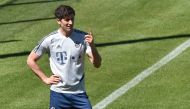 Bayern Munich's Polish forward Robert Lewandowski gestures during a training session at the football team's training grounds in Munich, southern Germany, on April 22, 2020. / AFP / Christof STACHE