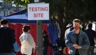People wait in line to get tested for COVID-19 in Los Angeles, California, November 9, 2020. / AFP / Robyn Beck
