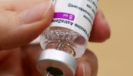  A medical worker prepares a dose of Oxford/AstraZeneca's COVID-19 vaccine at a vaccination centre in Antwerp, Belgium March 18, 2021. REUTERS/Yves Herman/File Photo