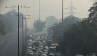 Vehicles are seen shrouded in smog in New Delhi, India, November 17, 2021. Reuters/Anushree Fadnavis