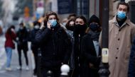 People queue for tests ahead of Christmas, amid the spread of the coronavirus disease (COVID-19) pandemic, in Paris, France, December 23, 2021. REUTERS/Christian Hartmann
