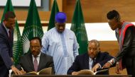 Redwan Hussien Rameto (second left), Representative of the Ethiopian government, and Getachew Reda (second rigth), Representative of the Tigray People's Liberation Front (TPLF), sign a peace agreement between the two parties during a press conference regarding the African Union-led negotiations to resolve conflict in Ethiopia at the Department of International Relations and Cooperation (DIRCO) offices in Pretoria on November 2, 2022. (Photo by PHILL MAGAKOE / AFP)