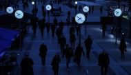 Workers walk to work during the morning rush hour in the financial district of Canary Wharf in London, Britain, January 26, 2017. (REUTERS/Eddie Keogh)