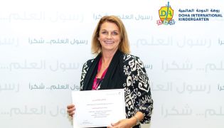 Head of DIKg, Catherine Ruth Jones with the award
