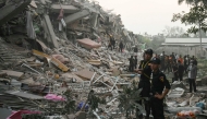 Rescuers search for survivors trapped in the collapsed Sky Villa Condominium building in Mandalay on March 29, 2025, a day after an earthquake struck central Myanmar. Rescuers pulled a woman alive from the wreckage of a collapsed apartment building in Mandalay on March 29, AFP journalists saw, 30 hours after a devastating quake hit Myanmar. (Photo by Sai Aung MAIN / AFP)

